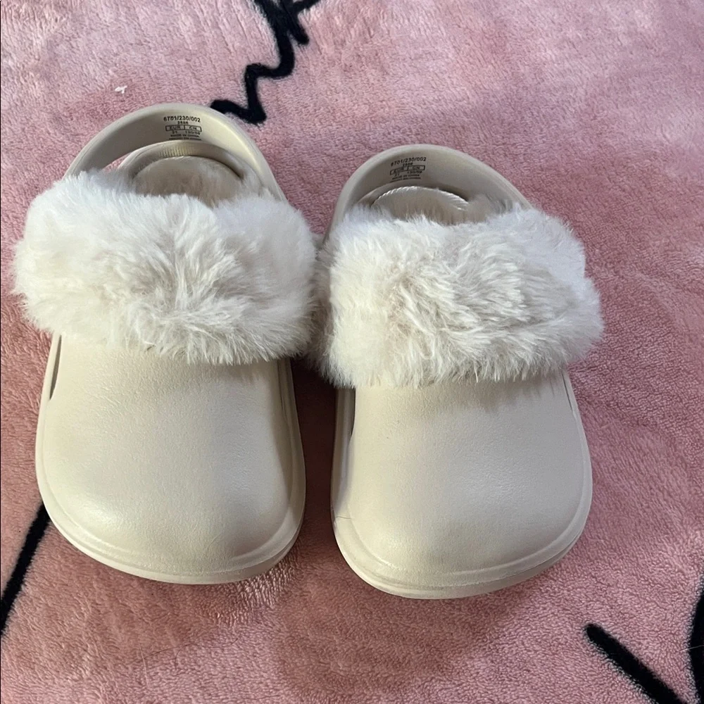 Zara Kids Cream Slippers with Faux Fur